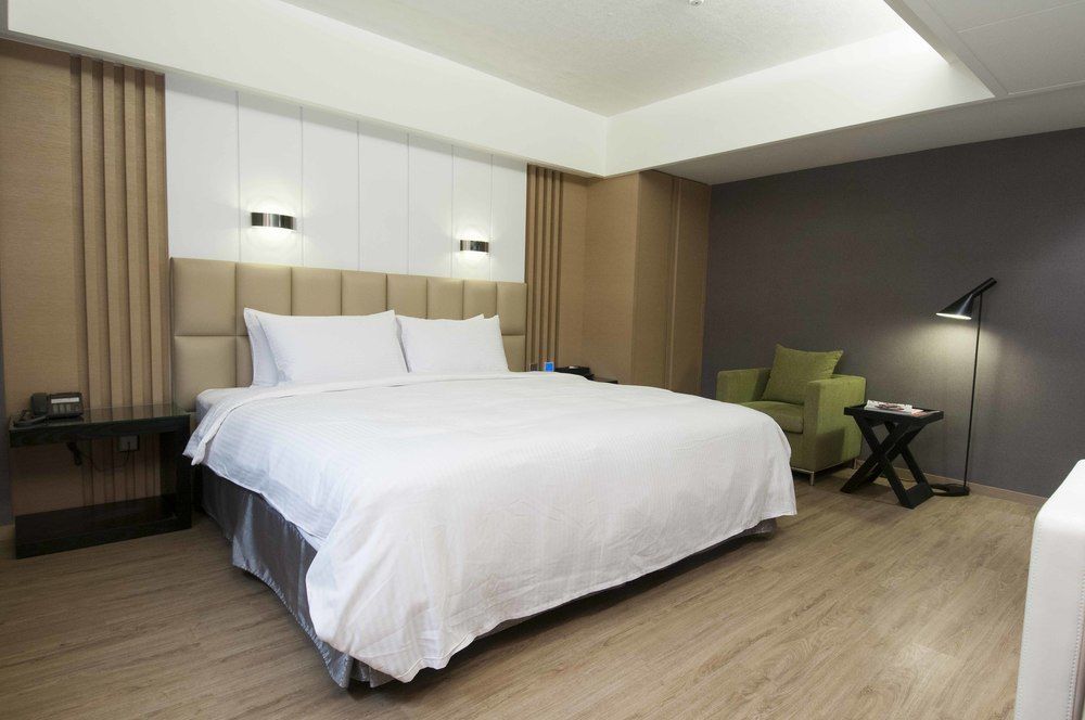The Cloud Hotel Kaohsiung Exterior photo