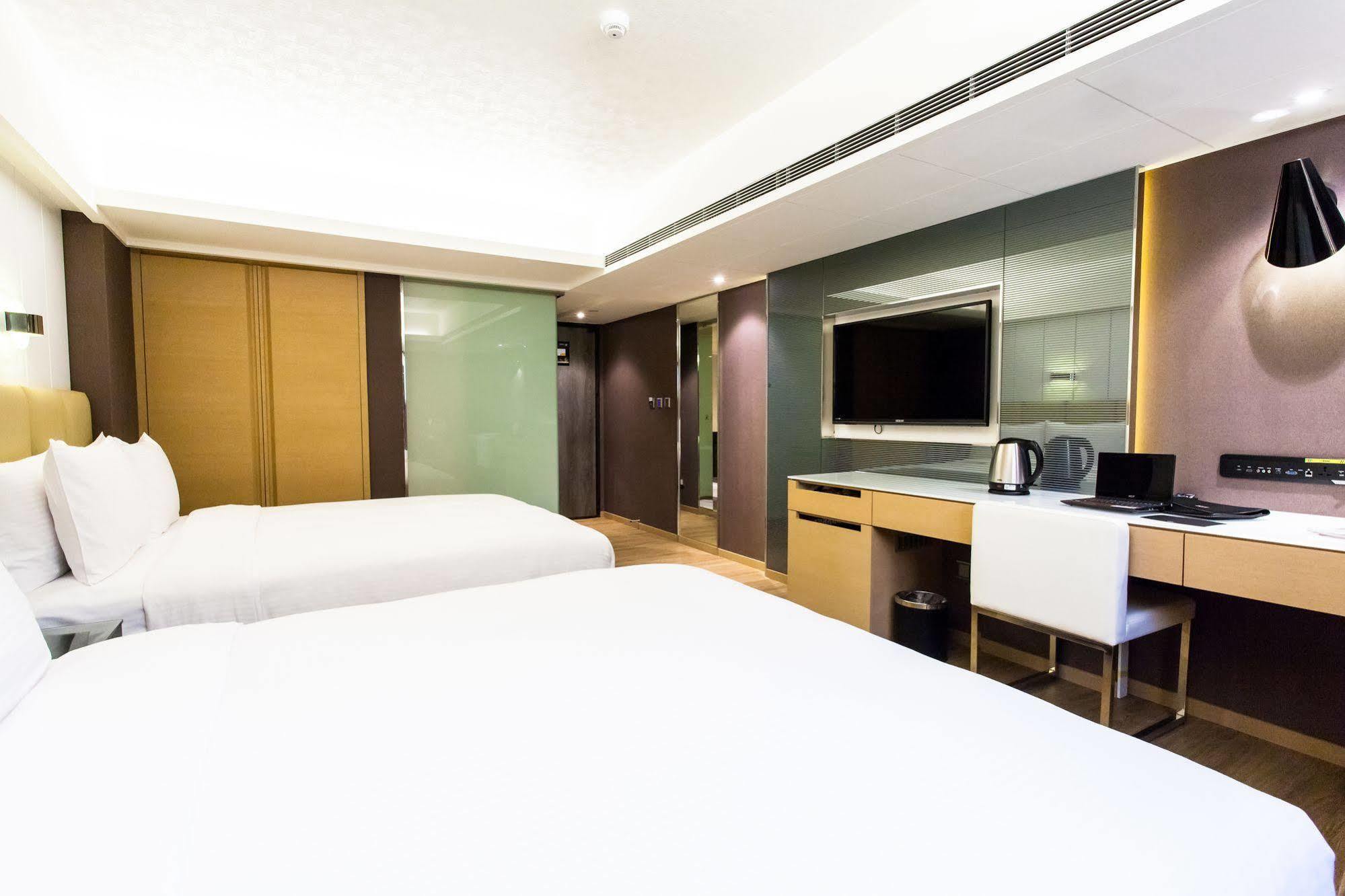 The Cloud Hotel Kaohsiung Exterior photo